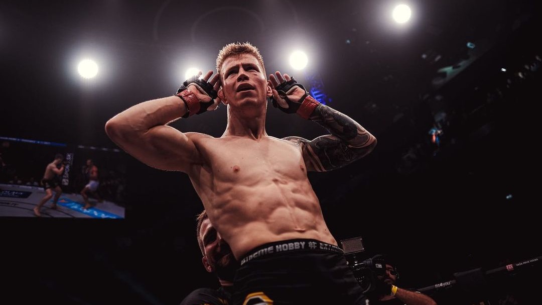 Tichota svého soupeře srazil hned první kombinací a potvrdil roli favorita