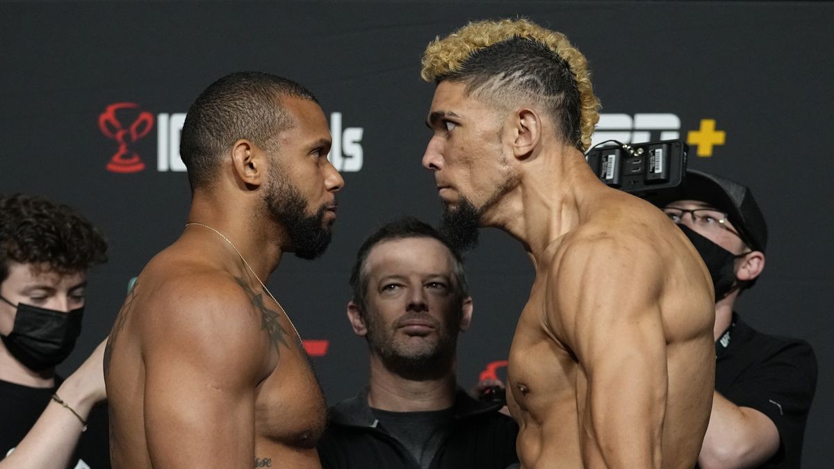 Brazilský uragán Walker se dnes v noci pokusí porazit svého krajana Santose. Potom by rád Jiřího Procházku