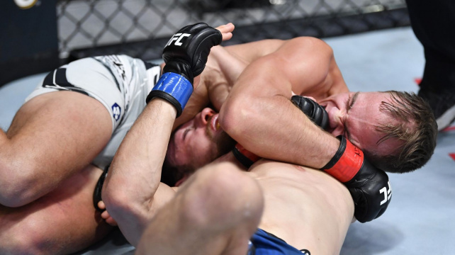 Americký „vlak“ přejel prvního Slováka v UFC. Landwehr uškrtil Kleina „anakondou“