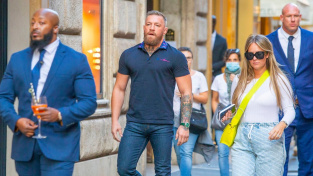 McGregor opět řádil, v Itálii bezdůvodně udeřil do obličeje slavného DJe