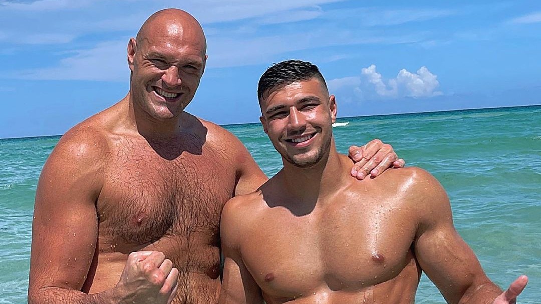 Bratr Tysona Furyho si zaboxuje s youtuberem, od rodiny dostal nůž na krk