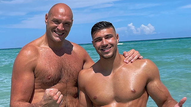 Bratr Tysona Furyho si zaboxuje s youtuberem, od rodiny dostal nůž na krk