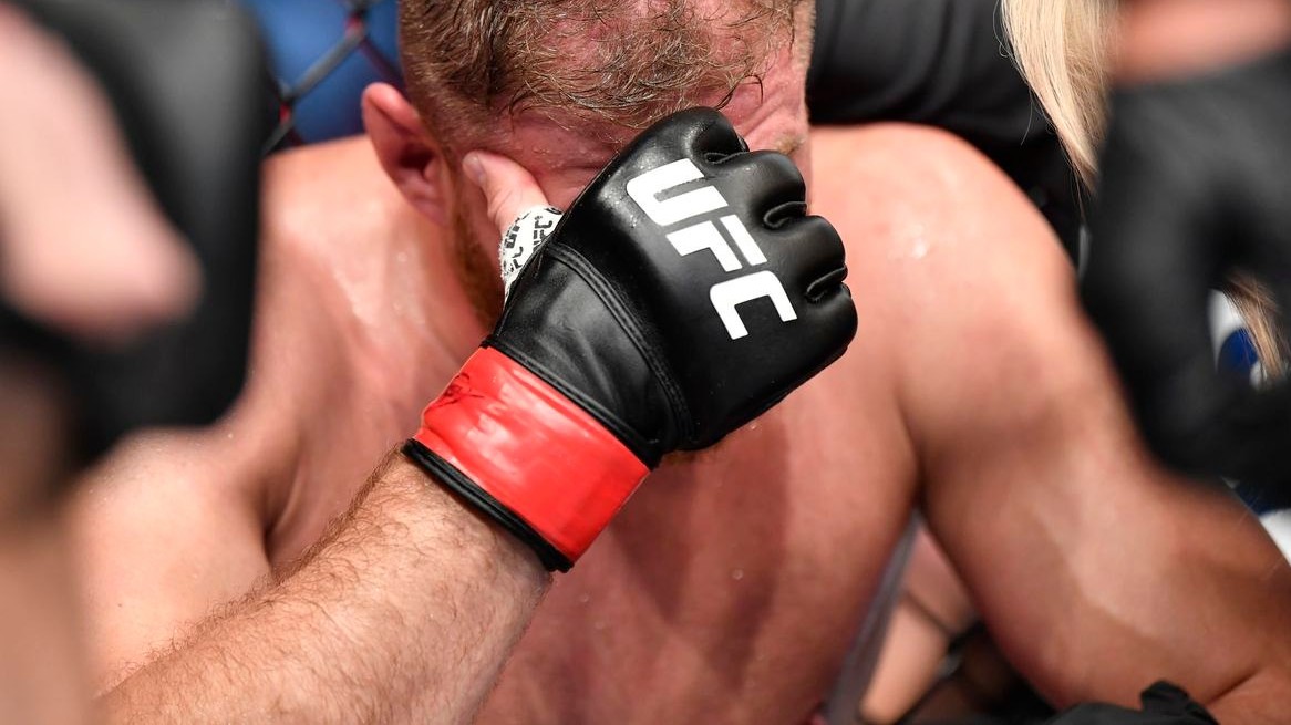 Duel Rakič –⁠ Blachowicz se bude muset přesunout, Polák má problémy s páteří