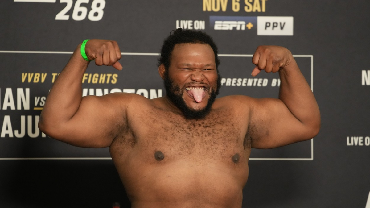 Malý tlouštík ukončil kopem z otočky kariéru UFC veterána