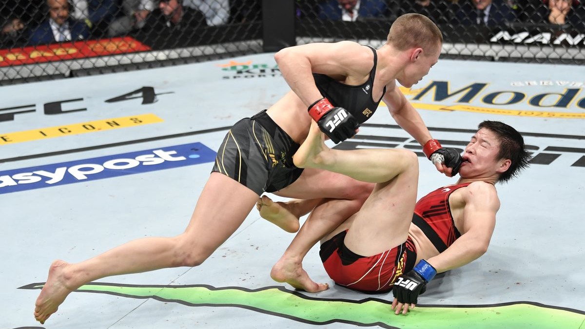 Namajunas ukázala pevné nervy a po pěti kolech slaví těsnou obhajobu