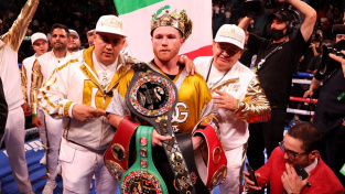 Boxer Canelo uzemnil Usmana. "Chceš výplatu, co? Ale sedni si, nejsi na řadě!"