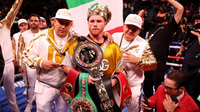Box má nezpochybnitelného krále. Canelo sestřelil Planta TKO v 11. kole a získal všechny důležité pásy