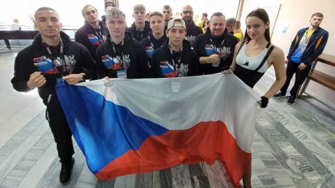 Čeští bojovníci dovezli z mistrovství Evropy v MMA 11 medailí, museli se rvát i mezi sebou