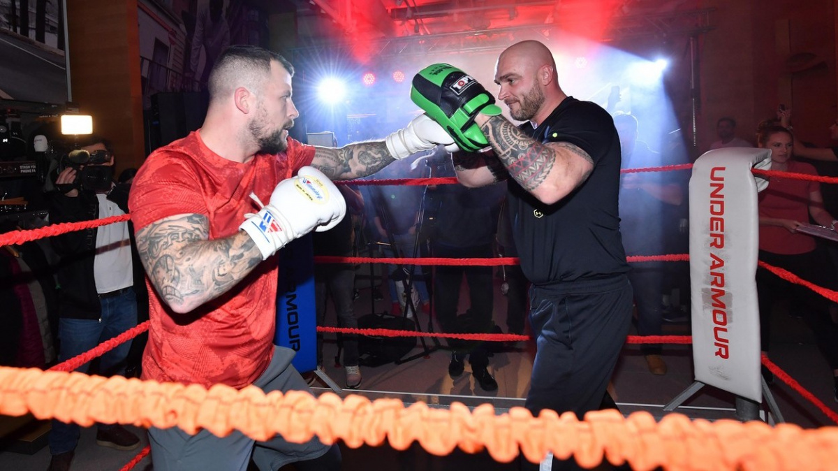 “Úplně to nehrotím, nejdu o mistra světa,” řekl Marpo k souboji se Škondričem. Další nabídky se jen hrnou