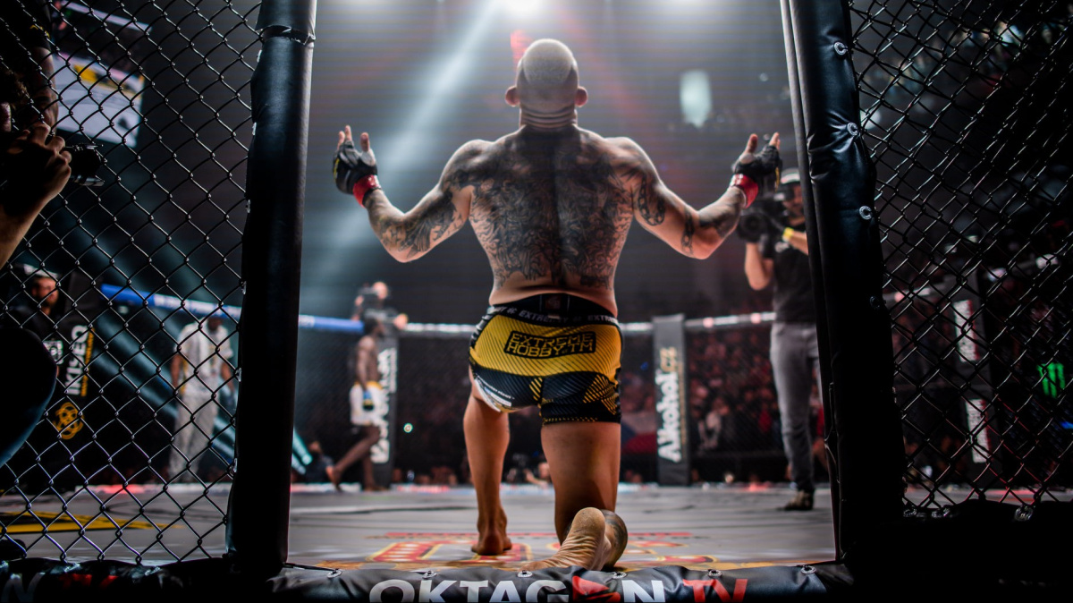 Nebyl čas ptát se, kdo je kdo. "Inkvizitor" Brož vzal na poslední chvíli zápas se slovenským tvrďákem