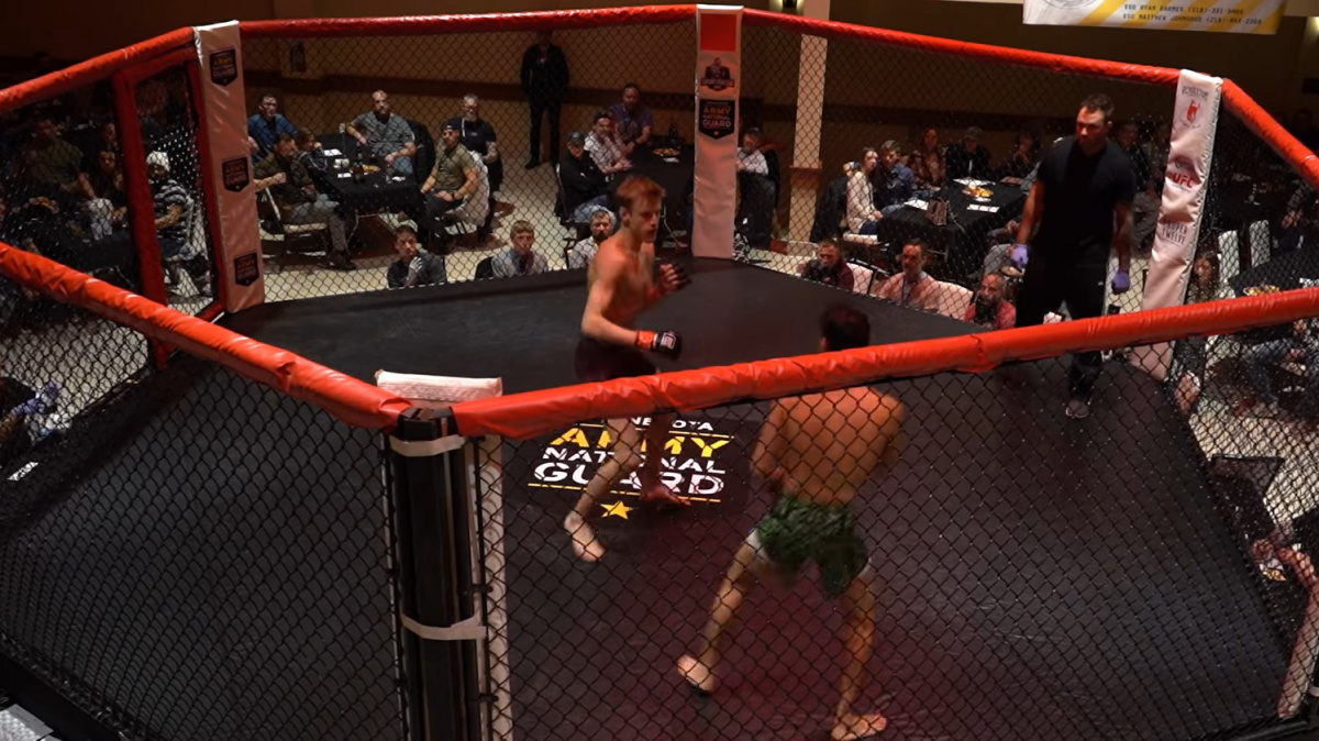 Video: Soupeře sestřelil KO kopem na hlavu, o jeho čelo si ale zlomil nohu vejpůl