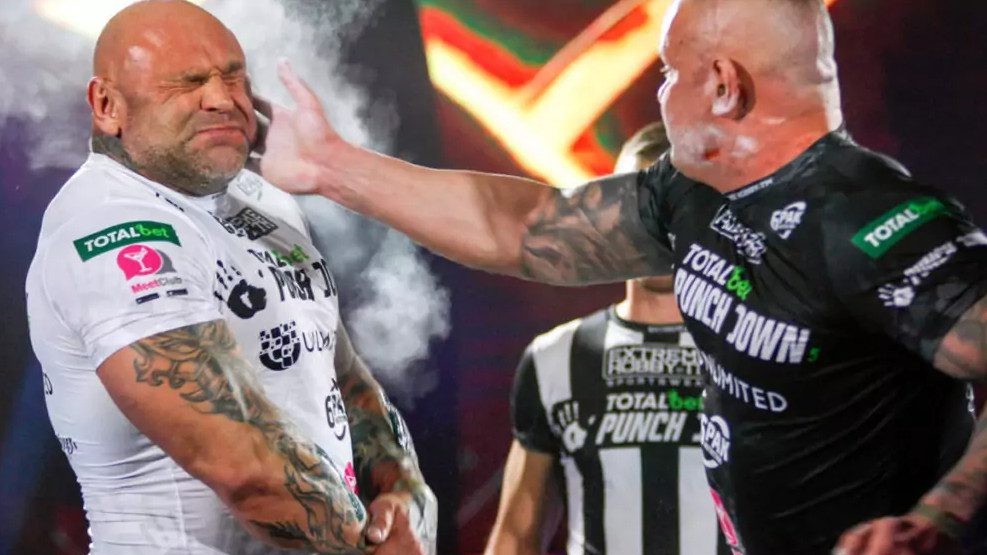 Brutální zábava si vybrala krutou daň, fackovaná skončila smrtí polského strongmana