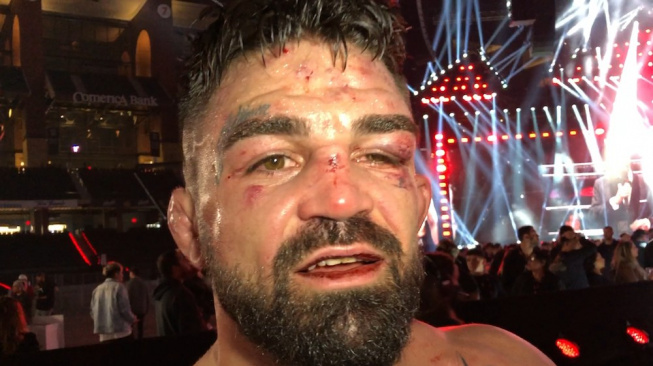 Bývalý bojovník UFC se v hledišti galavečera boxu bez rukavic porval s provokatérem