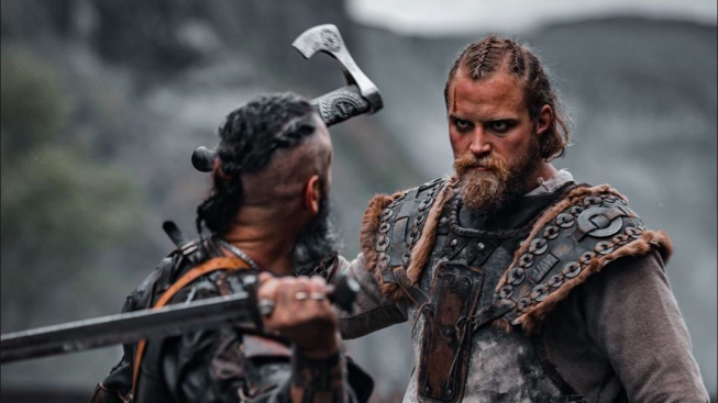 "Poslední Viking" přichází. Dvoumetrový norský obr přesedlal z hokeje na MMA, teď se ukáže v Oktagonu