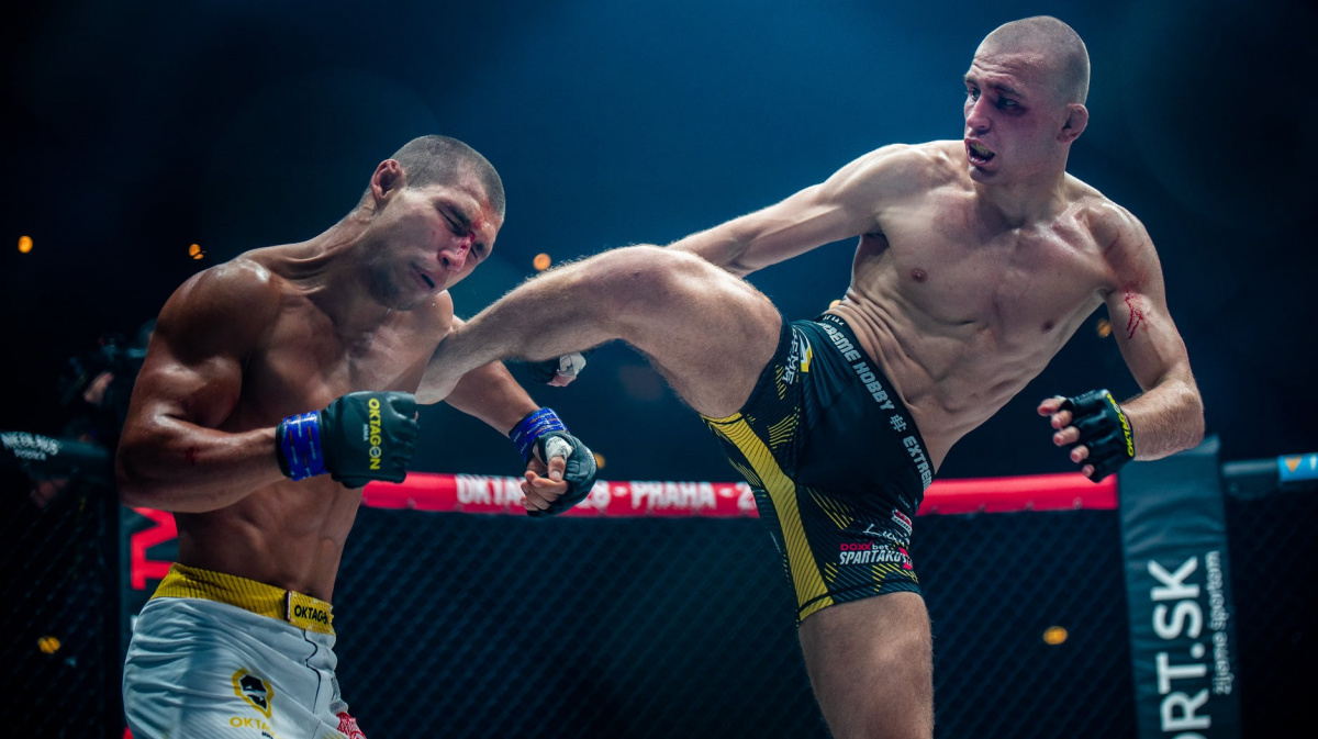 Boj vyhledával na ping-pongu i na fotbale, až skončil v kleci. Pauluse nyní čeká specialista na submise