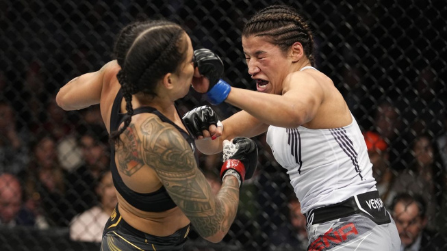 Absolutní šok v UFC! Američanka uškrtila brazilskou „Lvici“ a je novou šampionkou
