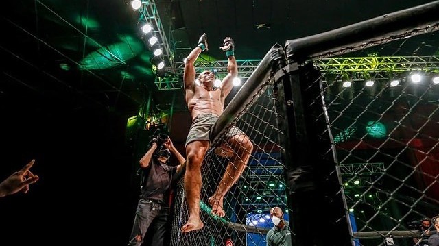 Šťastlivec týdne. Brazilský šampion přežil hrůzostrašnou nehodu, 3 dny poté obhájil titul