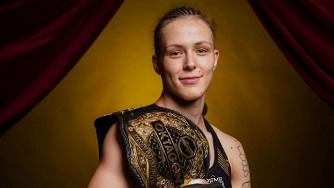 Popelka českého MMA se stala královnou! Tereza Bledá zvítězila díky ostrým loktům a je první šampionkou Oktagonu