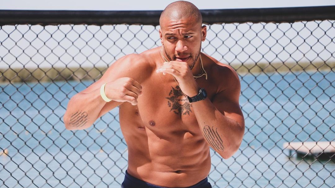 Prodával nábytek, návštěva hodiny thajského boxu mu ale změnila život. Neuvěřitelný příběh Ciryla Ganea