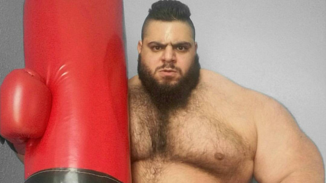 Bitva titánů se blíží! Íránského Hulka musela od soupeře odtrhnout ochranka