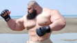 Videa z tréninků "Íránského Hulka" vyvolávají u fanoušků smích i obavy, mnozí nevěří, že k boxerskému klání nastoupí