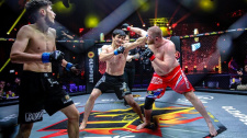 V ruské Epic Fighting Championship je možné vše a tenhle zápas patřil k tomu méně šílenému