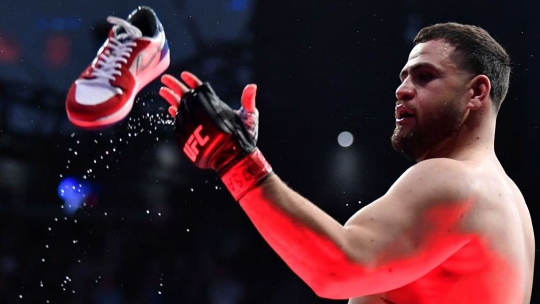 Australan Tuivasa plánuje v případě výhry nechutnou oslavu, soupeř jen nechápavě kroutí hlavou