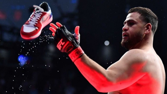 Australan Tuivasa plánuje v případě výhry nechutnou oslavu, soupeř jen nechápavě kroutí hlavou