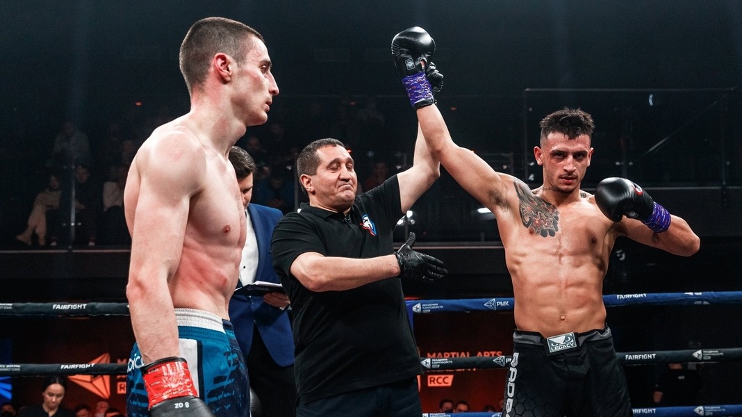 Megatalent Sivák potvrdil světovou třídu, Rusa na jeho půdě porazil a zůstává mezi profíky neporažen!