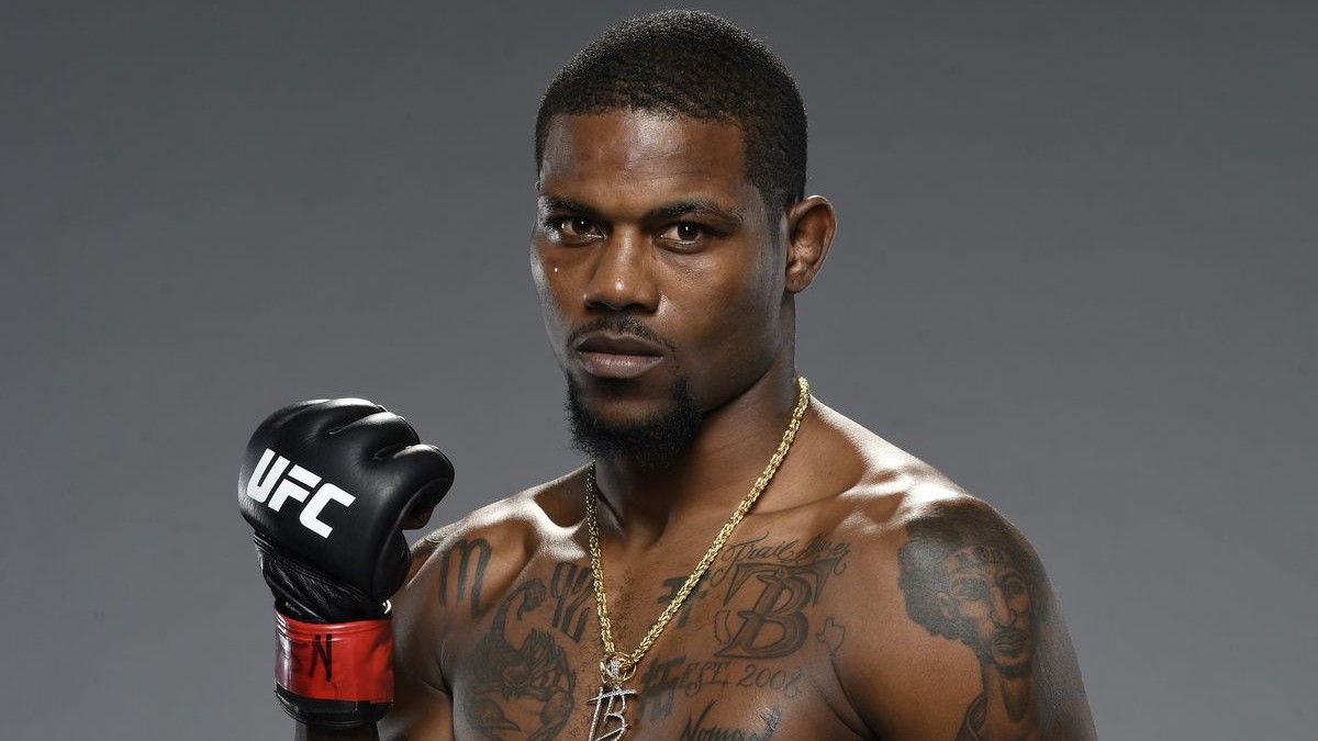 Kevin Holland prozradil, čím vyprovokoval Chimaeva. Ten ale už dopředu vyhlašoval, že touží po hromadné bitce