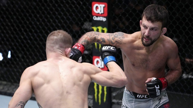 Nikdy to nevzdávej! Kanaďan začal kariéru sérií proher, nakonec se ale probil do UFC a premiéru ukončil parádním TKO