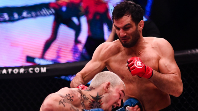 Mousasi nadále vládne střední váze Bellatoru, Vanderforda utloukl po pouhé minutě a půl