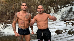 Adesanyův přemožitel se s ním chce znovu utkat v UFC, nejlépe hned. "Bojí se a bude utíkat!" vyhlašuje Brazilec