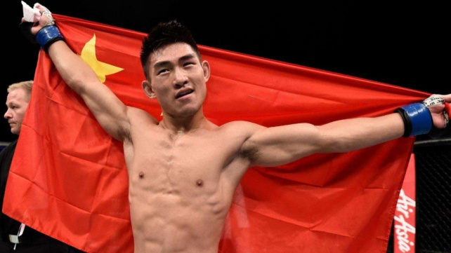 Mířili na nás zbraní! Čínský bojovník Song Yadong popsal, jak ho v USA přepadli