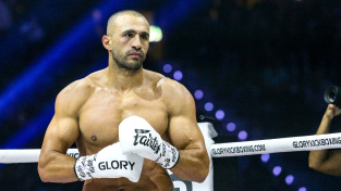 Hnus! Hromadná bitka fanoušků zničila kickboxerský turnaj