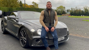 Conor McGregor má luxusní auta rád