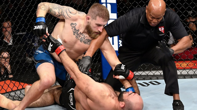 Americký bijec dostal po drsném KO šanci na reparát a o víkendu bude bojovat o nejlepší pětku UFC