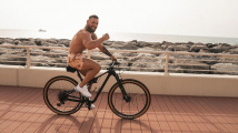Conor McGregor na kole