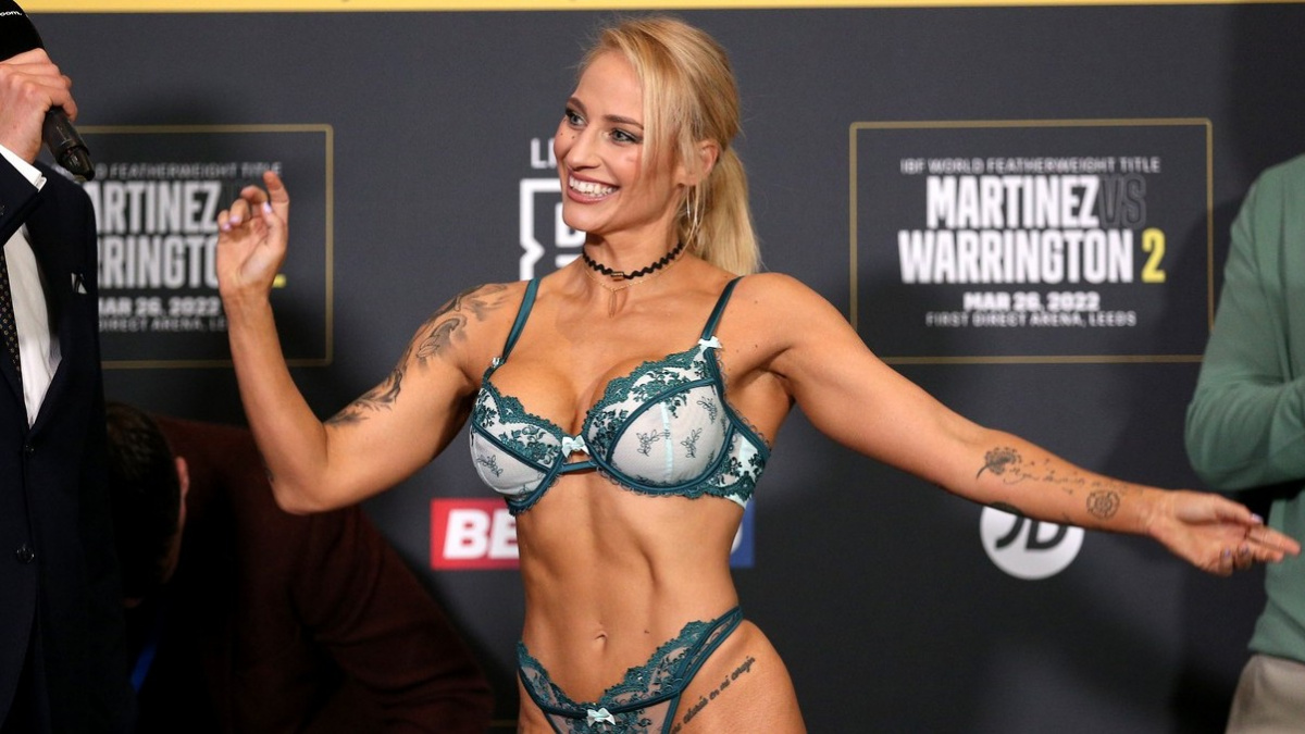 Australanka rozpálila fanoušky na vážení a následně i v boxerském ringu, když se stala světovou šampionkou