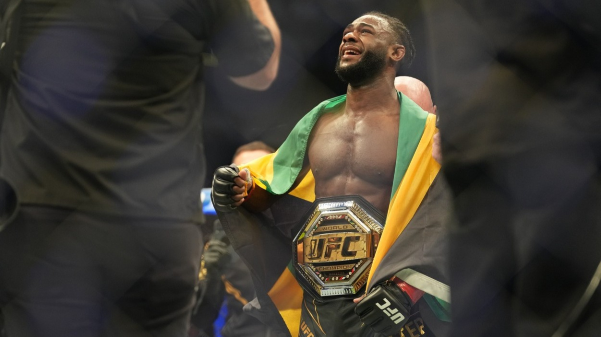 Šampion Sterling zhodnotil nejlepší bojovníky ze své divize a sám sebe