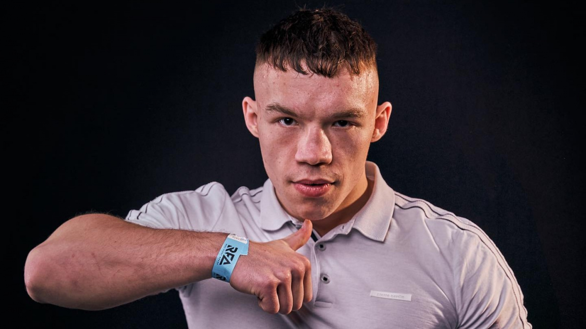 Rozjetý Fapšo chce v prvním kole rozpoutat hromobití, Plavec se připravuje na intenzivní staredown