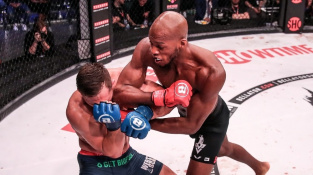 „Tohle pro mě není MMA,“ kritizoval výkon nového prozatímního šampiona šéf Bellatoru