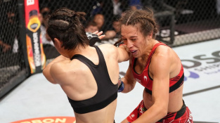 Jedrzejczyk schytala od Weili brutální KO. Po porážce se slzami v očích pověsila rukavice na hřebík