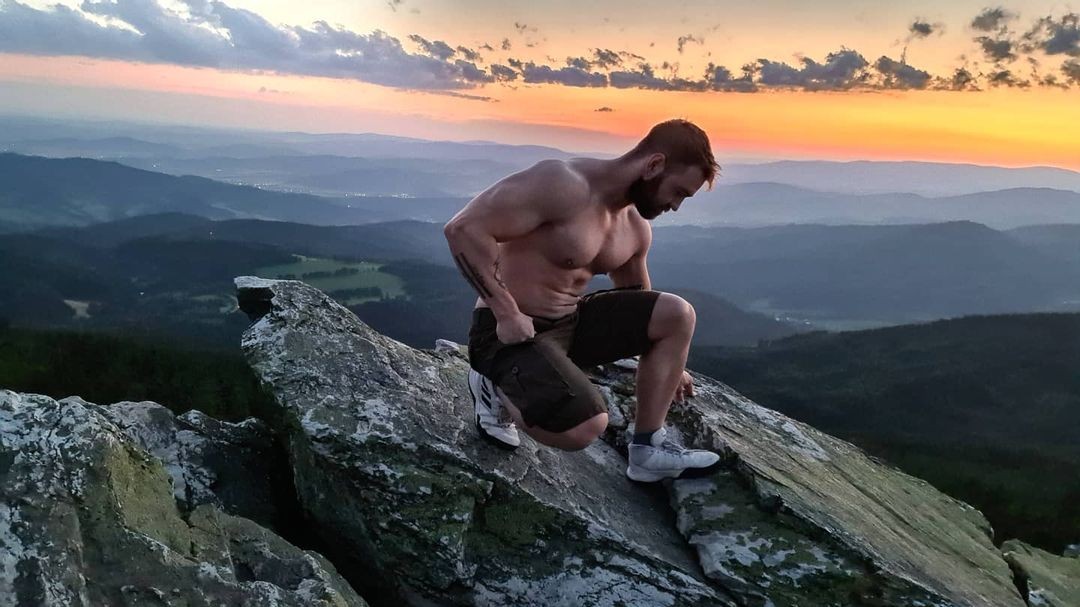 Kulturistika je náročnější než MMA, říká kulturista Karlos Benda před svým prvním zápasem v kleci