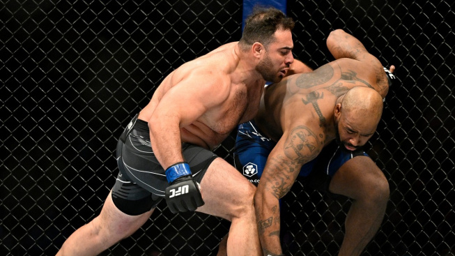 Egyptský "Hulk" ukázal, že pověsti o něm nelhaly, ustál tvrdé rány a premiéru v UFC zvládl vítězně