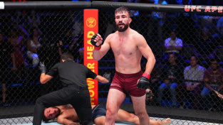 Sotva začal chodit, dal ho otec na karate, teď se Azerbajdžánec krásným knockoutem probojoval do UFC