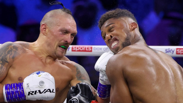 Anglie smutní, Joshua ani napodruhé na výborného Ukrajince Usyka nevyzrál, pak mu vyhodil pásy z ringu