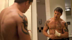 Herec Tom Hardy ve filmu Warrior (2011)