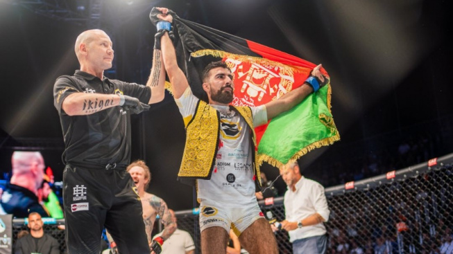Zčeřil vody OKTAGONu, teď jde neporažený Afghánec za bratrem do UFC