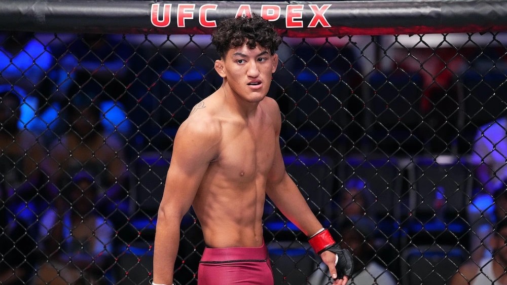 Nejmladší bojovník v dějinách UFC naplnil očekávání, soupeře uškrtil už v prvním kole